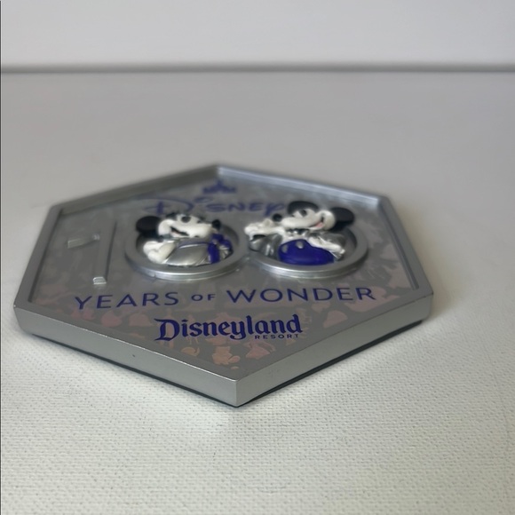 💥3/10 Sale - Disney 100 Years of Wonder Magnet - Picture 2 of 5